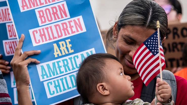 Regla de Carga Pública de USCIS entra en vigor el 18 de septiembre